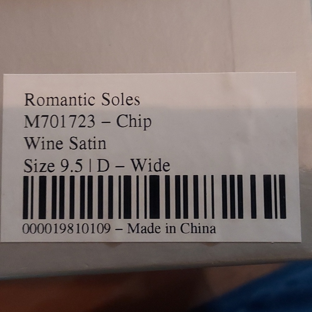 Romantic Soles women's 3 1/2 inch heels, wine satin. Size 9.5 D - Picture 4 of 4